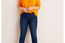 Широкие или облегающие женские джинсы выбрать: советы стилистов